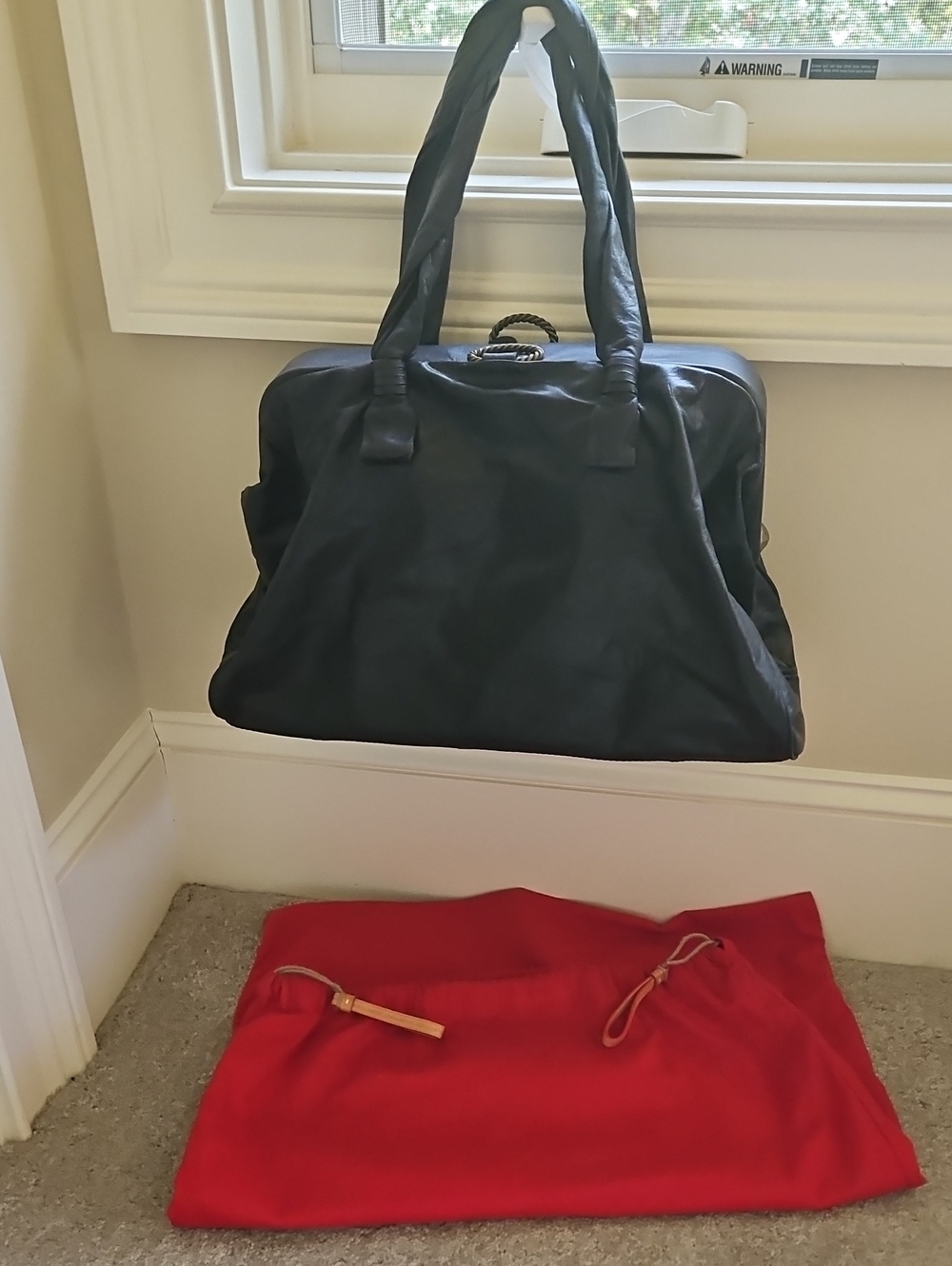 Ellen Tracy Black Leather Twisted-Handle Hinged Bag